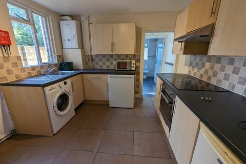 4 bedroom terraced house to rent, Howard Street, Cowley, Oxford, OX4