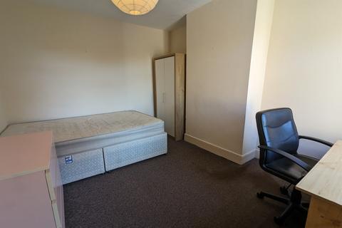 4 bedroom terraced house to rent, Howard Street, Cowley, Oxford, OX4