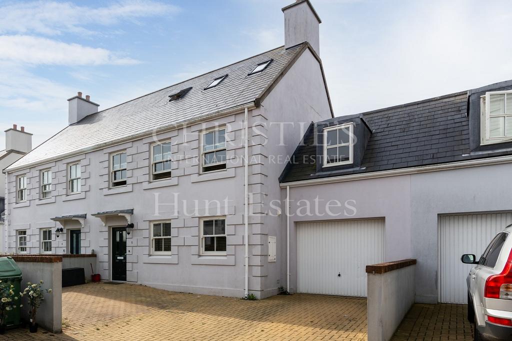 Le Grand Clos, La Rue Es Picots, Trinity, Jersey. JE3 5GG 5 bed semi