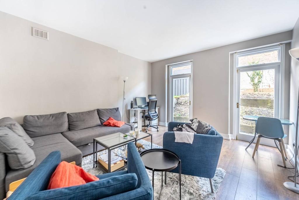 Earls Court, Earls Court, London, SW5 1 bed flat £1,842 pcm (£425 pw)