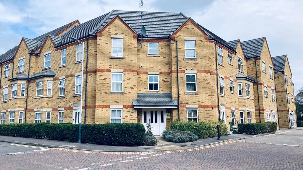 Bushy Close, Romford. 2 bed apartment £1,250 pcm (£288 pw)