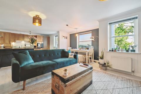 Flat 2, 2 Aidans Brae, Clarkston, Glasgow, G76 7EP