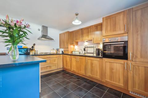 Flat 2, 2 Aidans Brae, Clarkston, Glasgow, G76 7EP