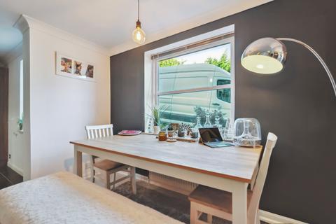 Flat 2, 2 Aidans Brae, Clarkston, Glasgow, G76 7EP
