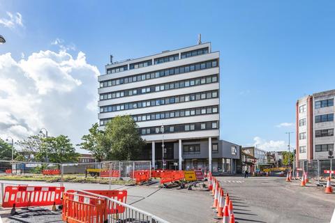 10, The Lock Apartments, 19 Fleming Way, Swindon, SN1 2NG