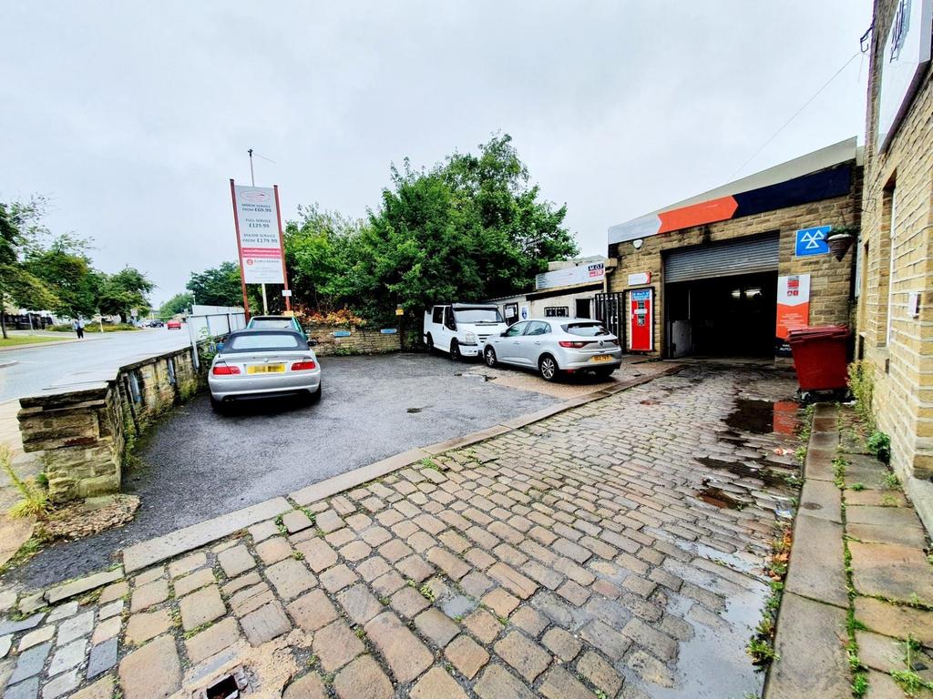 Winding Road, Winding Road, Halifax, West Yorkshire, hx1 Property for
