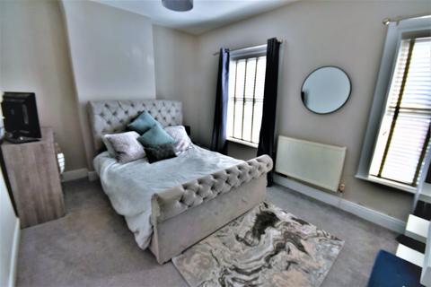 2 bedroom semi-detached house for sale - Wrexham Road, Wrexham, LL11