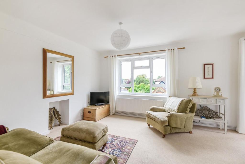 Boundaries Road, Balham 3 bed flat for sale £600,000