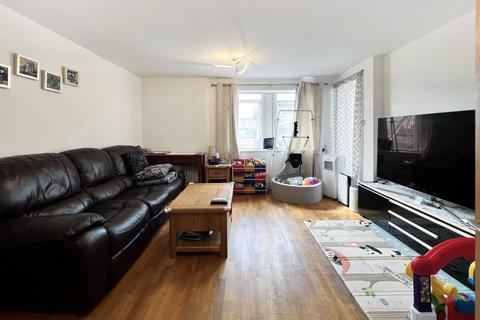 2 bedroom flat to rent, Stevens House, Jerome Place