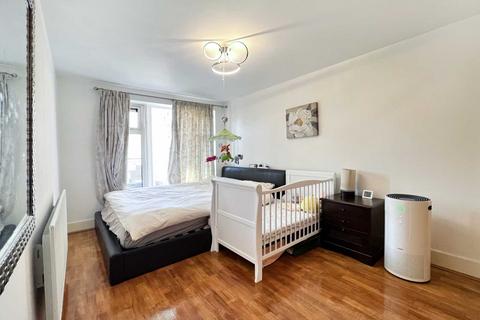 2 bedroom flat to rent, Stevens House, Jerome Place