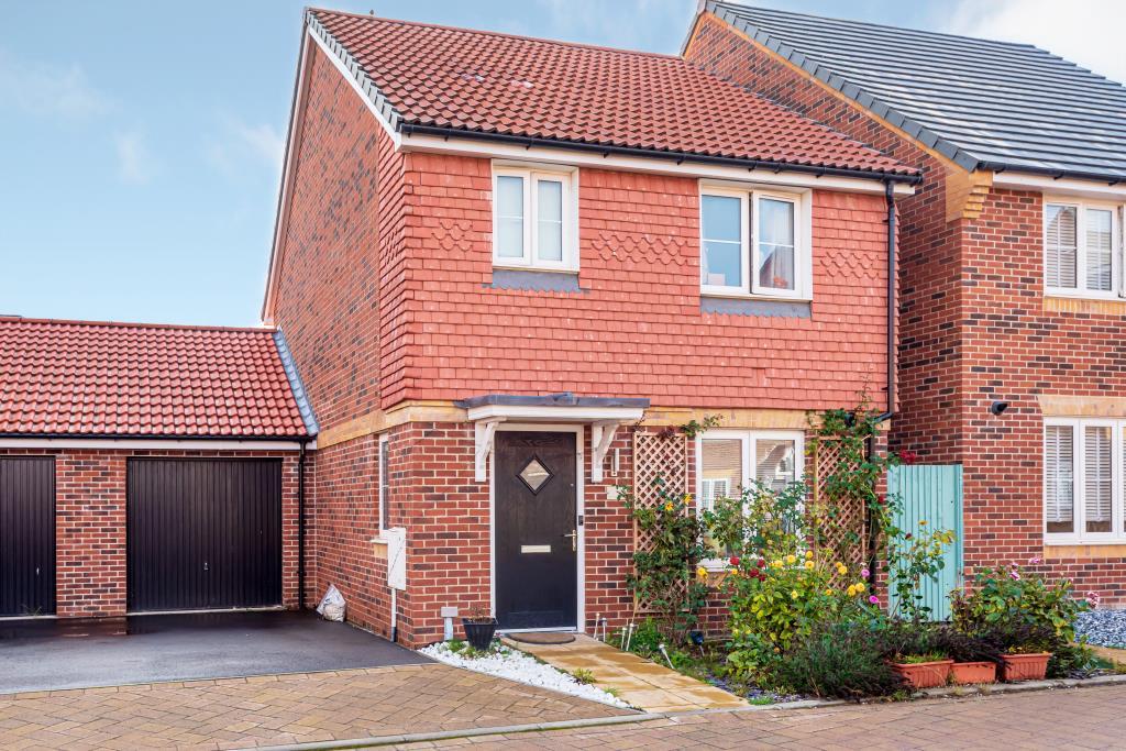 Didcot, Oxfordshire, OX11 3 bed link detached house £390,000
