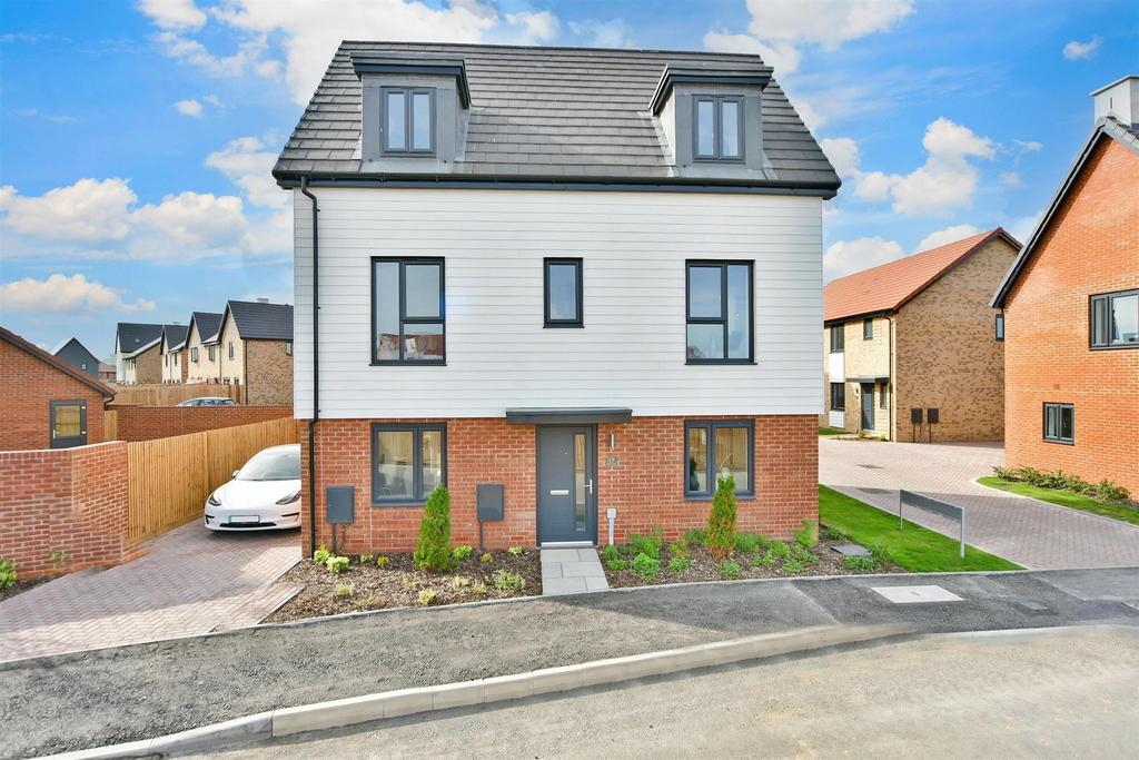 Ham Road, Faversham Lakes, Faversham, Kent 3 bed detached house for