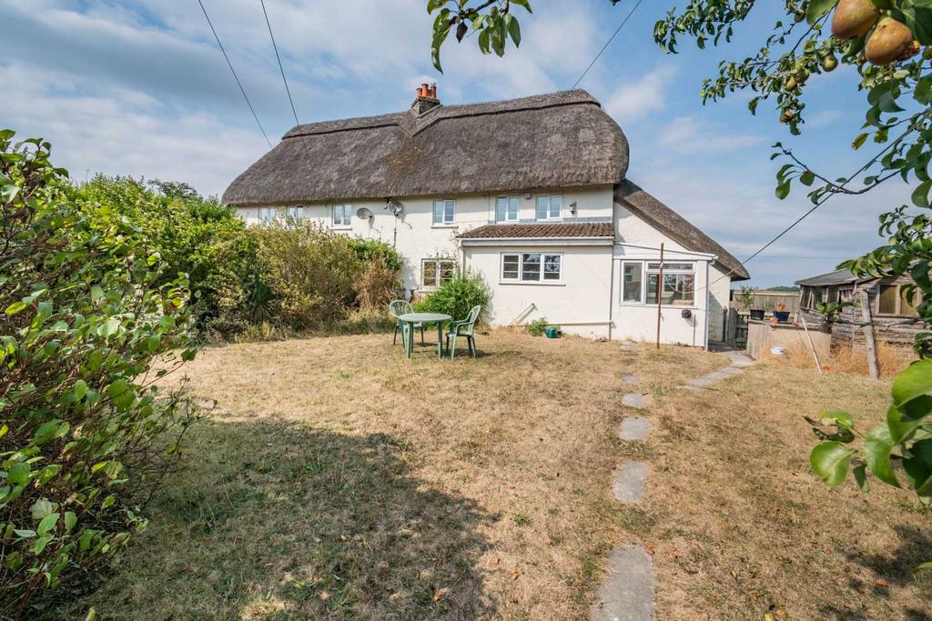 Wiltshire 3 bed equestrian property £625,000