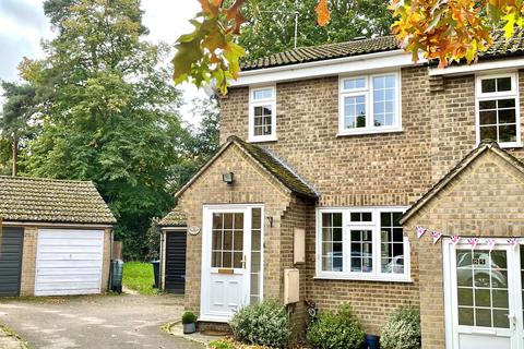 83 Larksfield, Englefield Green, Egham, TW20 0RA