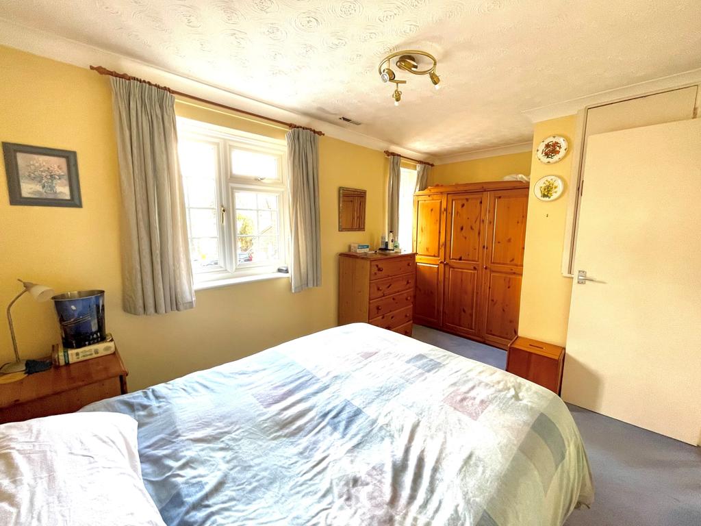 83 Larksfield BED 1