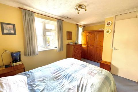 83 Larksfield, Englefield Green, Egham, TW20 0RA