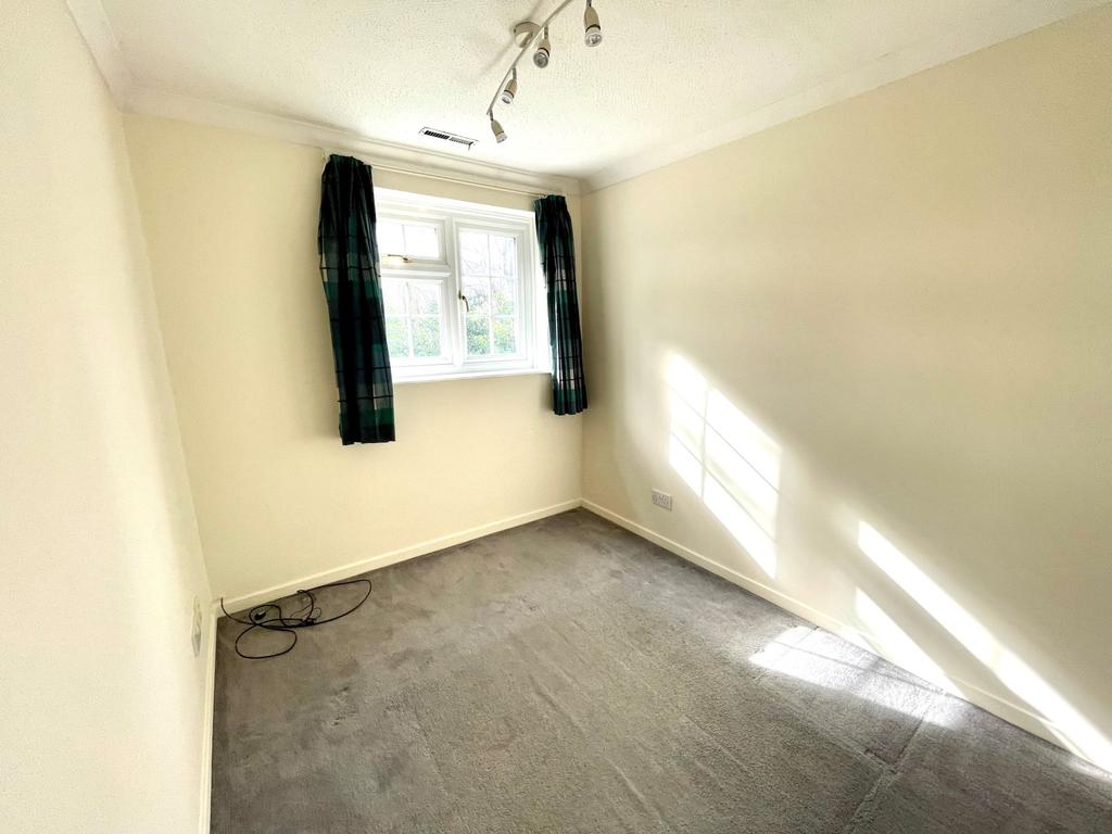 83 Larksfield BED 3