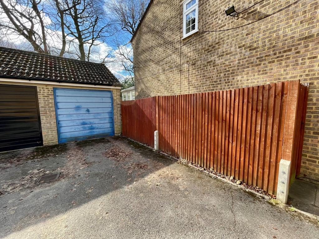 83 Larksfield GARAGE