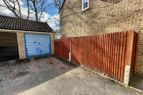 83 Larksfield, Englefield Green, Egham, TW20 0RA
