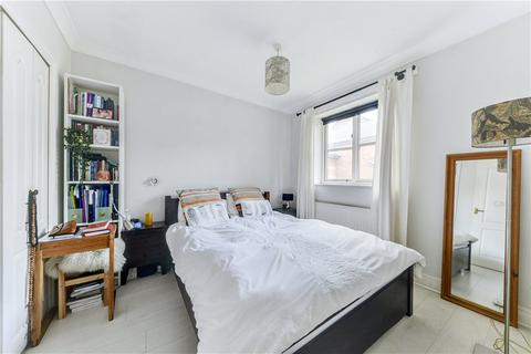74 Cuthbert Gardens, London, SE25 6SS