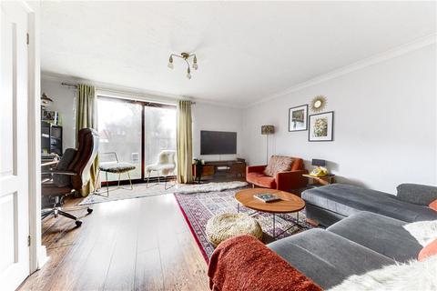 74 Cuthbert Gardens, London, SE25 6SS
