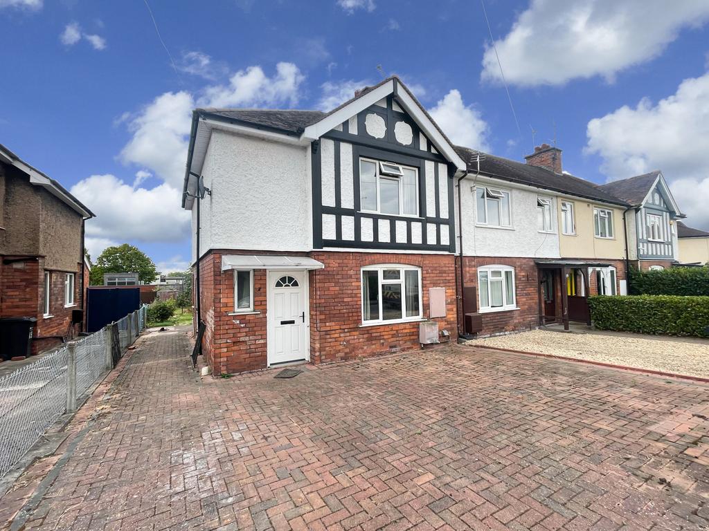 off Penn Grove Road, Hereford 3 bed end of terrace house £235,000