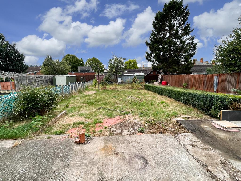 off Penn Grove Road, Hereford 3 bed end of terrace house £235,000