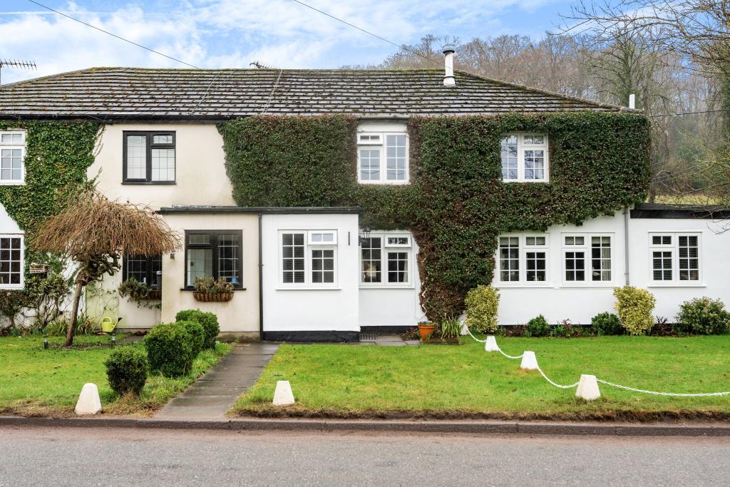 Vale Road, Chesham, HP5 2 bed cottage £1,450 pcm (£335 pw)