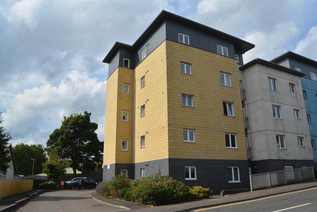 Bellsmeadow Road, Falkirk... 2 bed flat £112,000