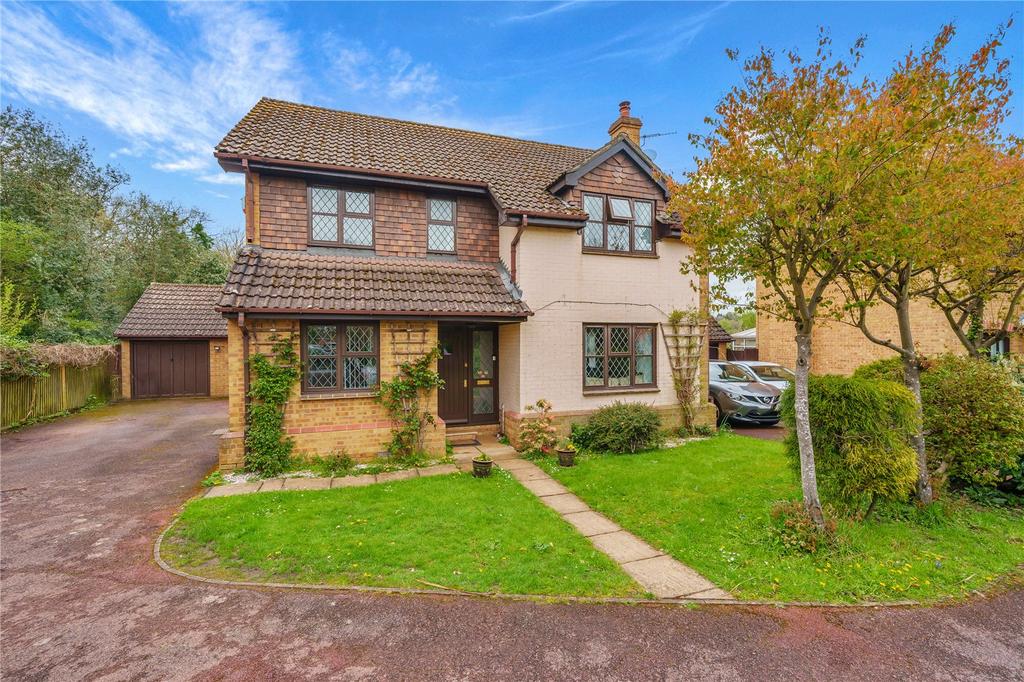 Wilson Drive, Ottershaw, KT16 4 bed detached house £850,000