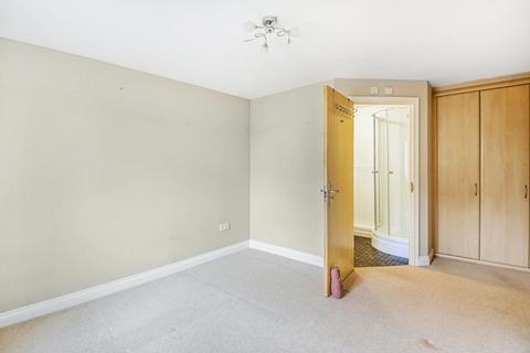 2 bedroom apartment to rent, Trefoil Way,  Weavers Court,  OX18