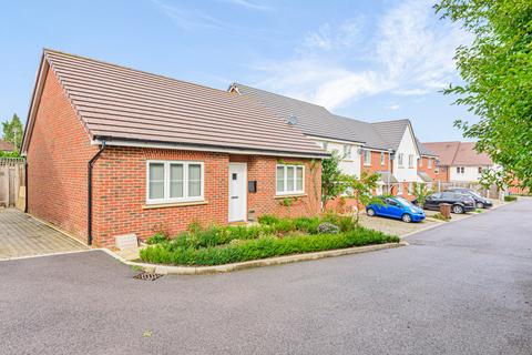 6 Gullivers Close, Farnham, GU9 8FP