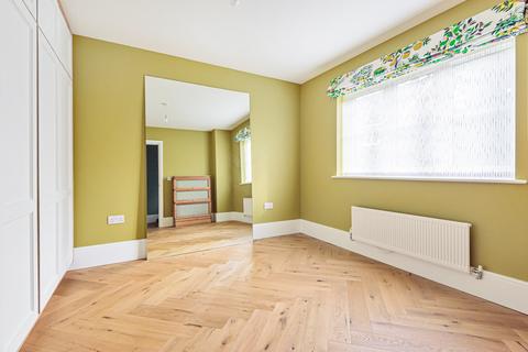6 Gullivers Close, Farnham, GU9 8FP