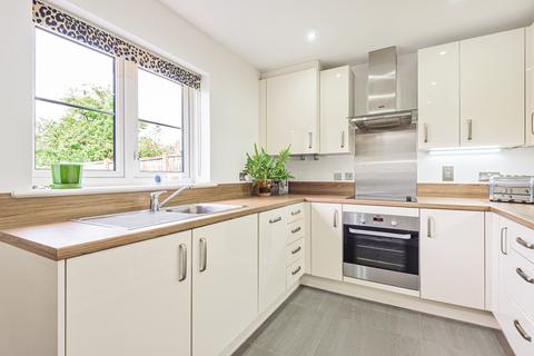 6 Gullivers Close, Farnham, GU9 8FP