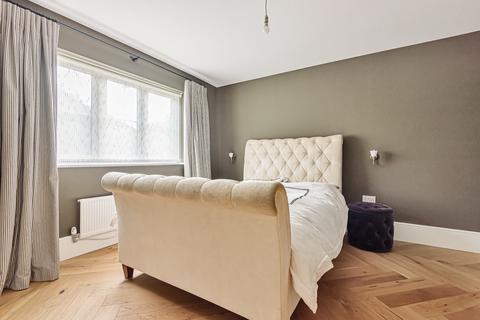 6 Gullivers Close, Farnham, GU9 8FP