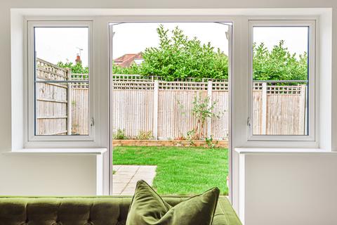 6 Gullivers Close, Farnham, GU9 8FP
