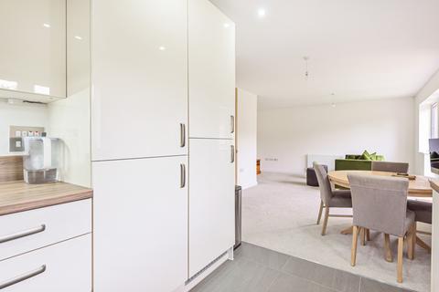 6 Gullivers Close, Farnham, GU9 8FP
