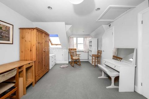 23 Malden Hill Gardens, New Malden, KT3 4HS