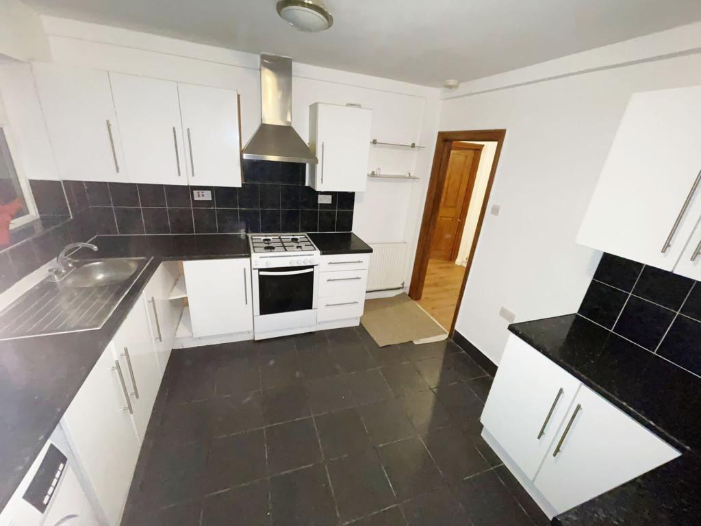 3 bed terraced house to rent Long Walk, New Malde