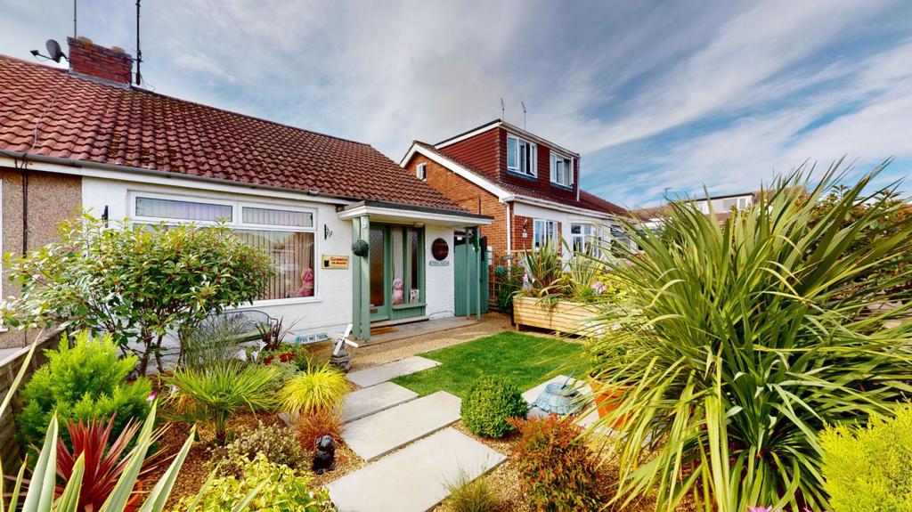 Holmwood Close, Duston, Northampton NN5 6QN 2 bed semidetached