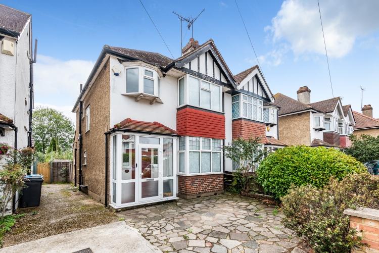 Latchmere Road, Kingston Upon Thames, KT2 3 bed house £2,500 pcm (£577 pw)