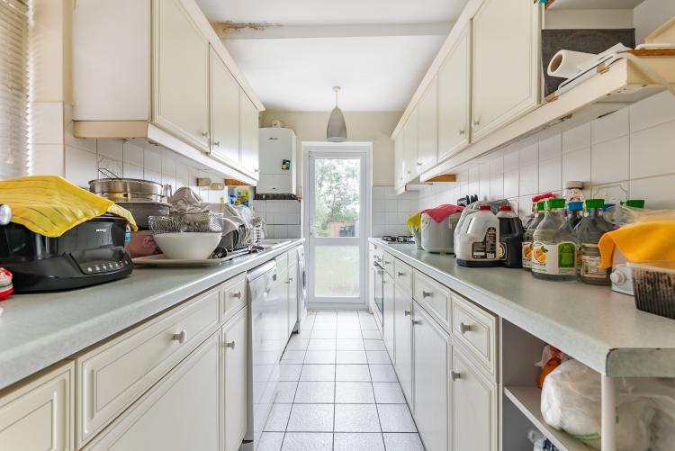 Latchmere Road, Kingston Upon Thames, KT2 3 bed house £2,500 pcm (£577 pw)