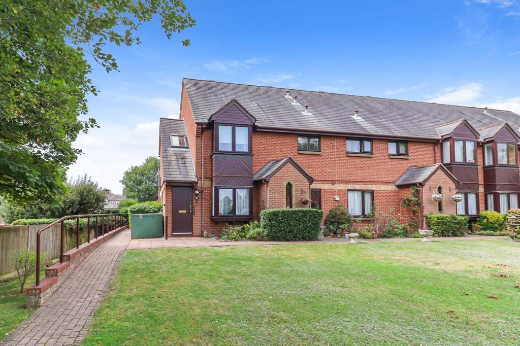 Breakspear Court, Abbots Langley... 2 bed flat £300,000