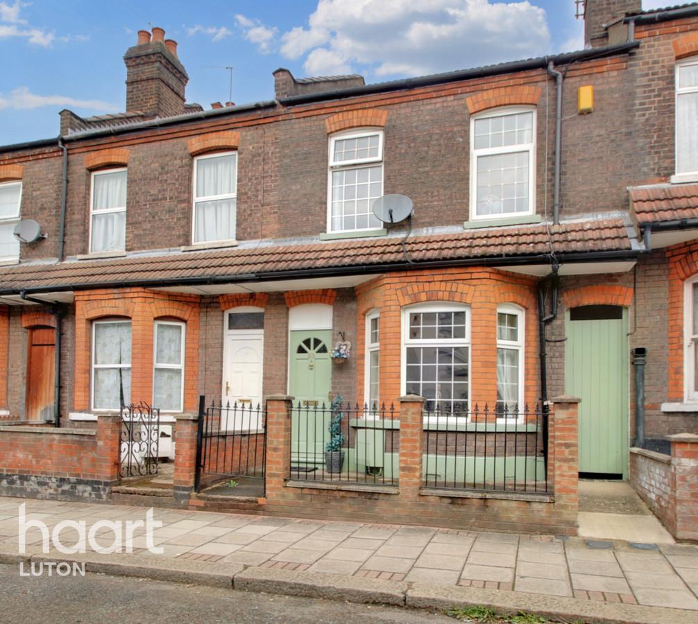 Clarendon Road, Luton 2 bed terraced house £270,000
