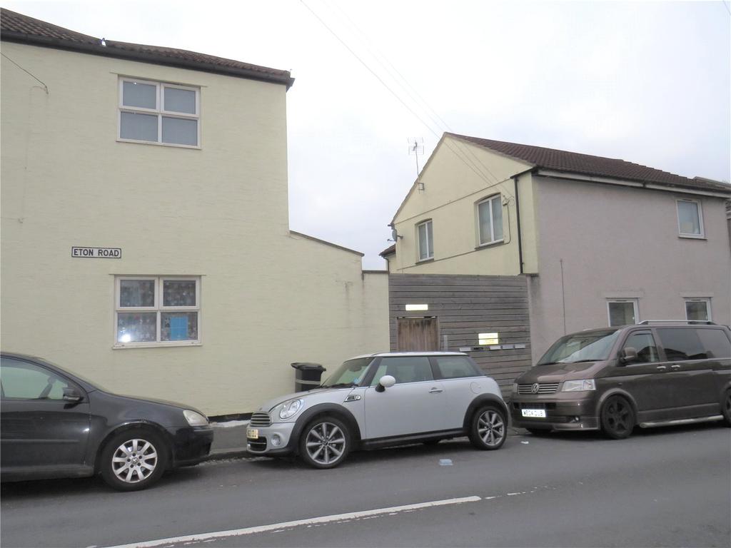 Eton Court, Eton Road, Brislington... 1 bed apartment £825 pcm (£190 pw)