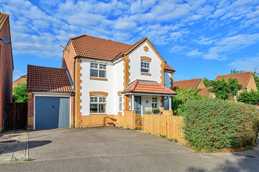 Snowberry Crescent, Havant, PO9 4 bed detached house £585,000