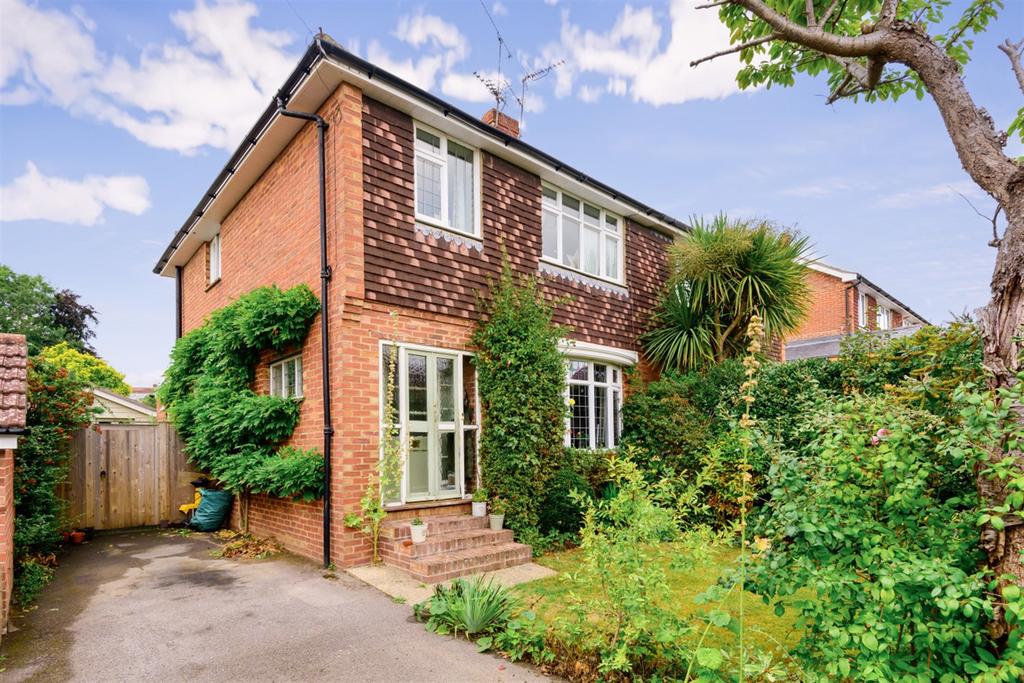 Belmont Grove, Havant, PO9 3 bed semidetached house £425,000
