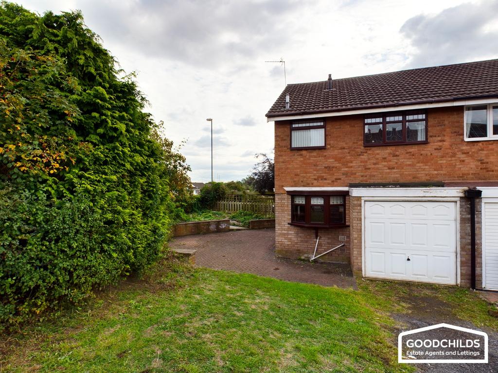 Brockhurst Crescent, Delves, Walsall, WS5 3 bed semidetached house £