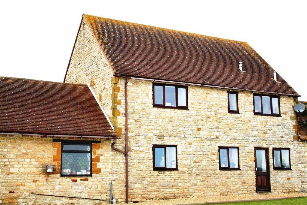 Flat 1, Wood Farm, Northampton Road 2 bed apartment £650 pcm (£150 pw)