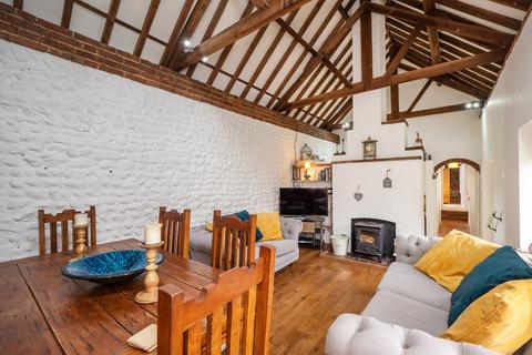 3 bedroom barn conversion for sale - Weybourne